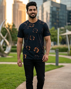 Man wearing Rust Ring effect  Black Regular fit cotton T-shirt 